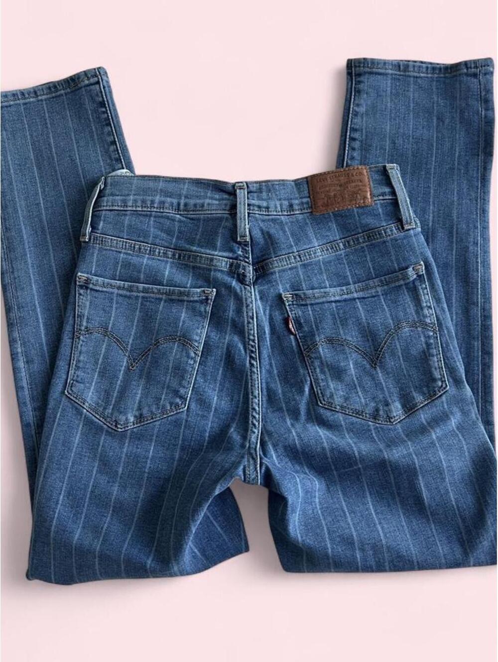 •EARLY 2000s VINTAGE LEVIS LIGHT WASHED STRIPED JEANS